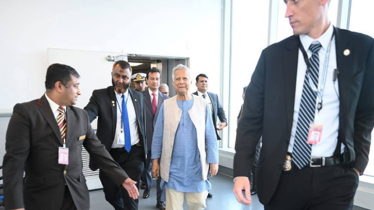 নিউইয়র্কে পৌঁছেছেন প্রধান উপদেষ্টাসহ প্রতিনিধি দল