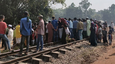 গাজীপুরে ট্রেনের নিচে ঝাঁপ দিয়ে দুই সন্তানসহ মায়ের আত্মহত্যা