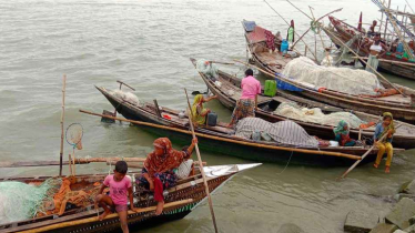 নিষেধাজ্ঞা শেষে নদীতে নামার অপেক্ষায় চাঁদপুরের জেলেরা নিষেধাজ্ঞা শেষে নদীতে নামার অপেক্ষায় চাঁদপুরের জেলেরা