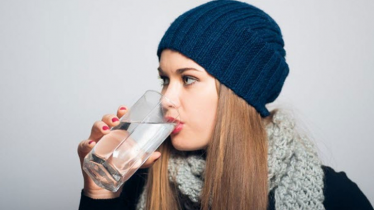 শীতে কত লিটার পানি পান করতে হবে?