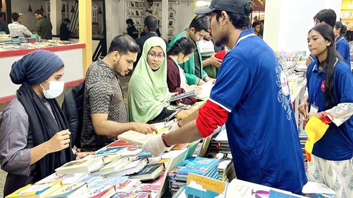 বইমেলায় তৃতীয় দিনে এসেছে ৩২ নতুন বই বইমেলায় তৃতীয় দিনে এসেছে ৩২ নতুন বই