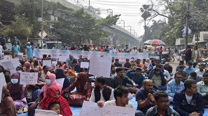 শিক্ষক পদে নিয়োগ বাতিল: ফের শাহবাগে অবস্থান শিক্ষক পদে নিয়োগ বাতিল: ফের শাহবাগে অবস্থান