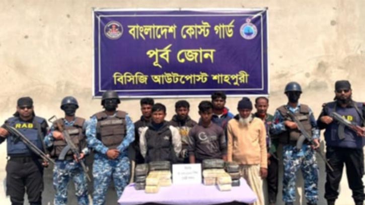 টেকনাফে দুই লাখ ইয়াবাসহ ৭ রোহিঙ্গা আটক টেকনাফে দুই লাখ ইয়াবাসহ ৭ রোহিঙ্গা আটক