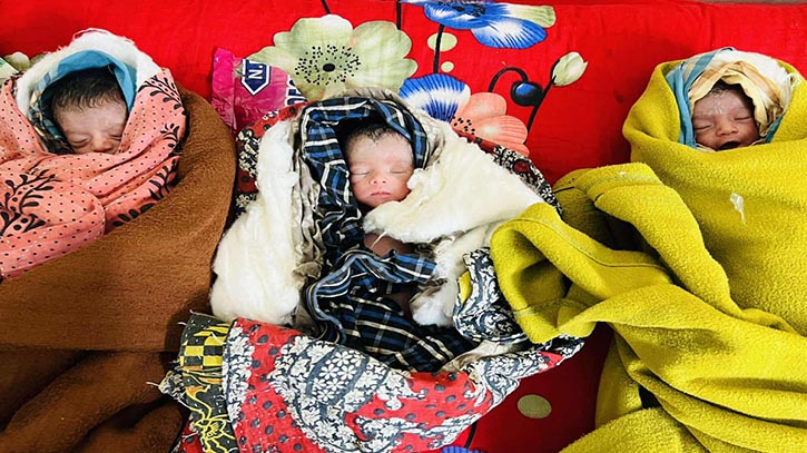 নোয়াখালীতে একসঙ্গে ২ কন্যা ও ১ পুত্র সন্তানের জন্ম দিলেন গৃহবধূ