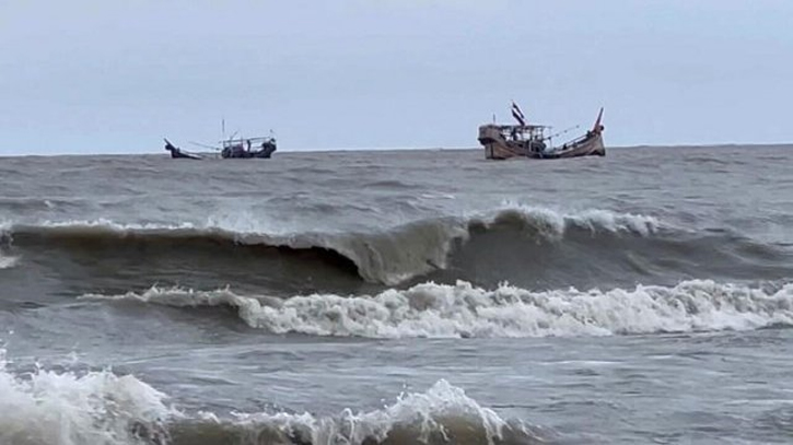 বঙ্গোপসাগরে গভীর নিম্নচাপ, আরও ঘনীভূত হওয়ার আভাস 