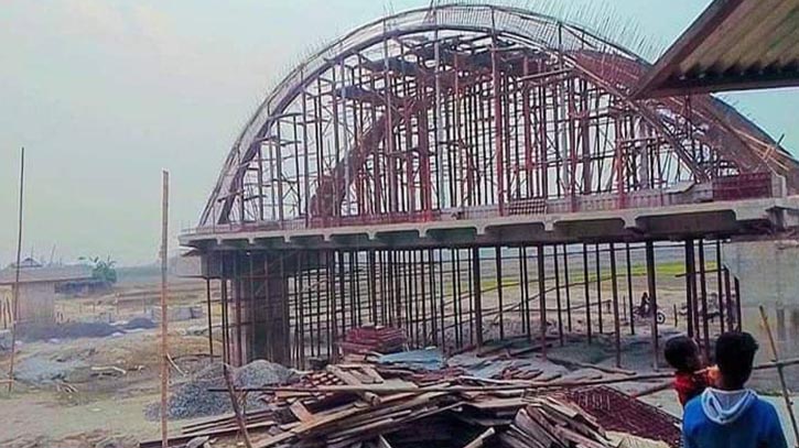 ঠিকাদারের গাফিলতি, অনিশ্চয়তায় হরিপুর-চিলমারী তিস্তা সেতু ঠিকাদারের গাফিলতি, অনিশ্চয়তায় হরিপুর-চিলমারী তিস্তা সেতু
