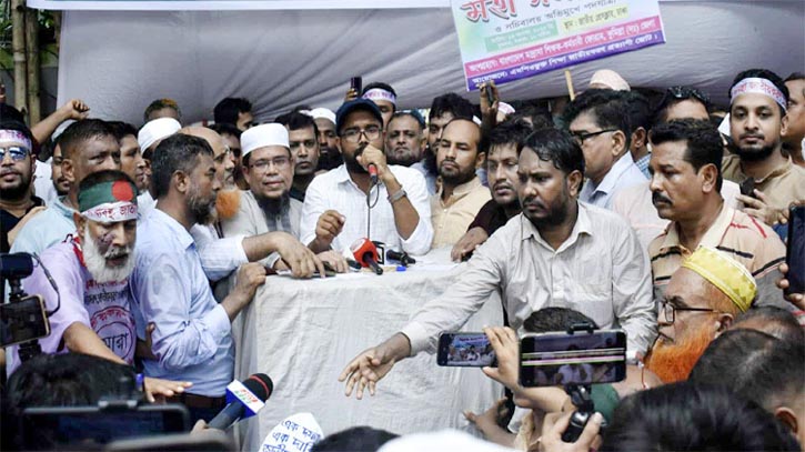 শিক্ষা উপদেষ্টার সঙ্গে বৈঠক করতে সচিবালয়ে ১০ শিক্ষক নেতা