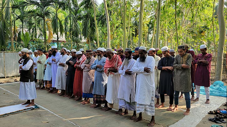 সৌদি আরবের সাথে মিল রেখে কুড়িগ্রামে কয়েক গ্রামে ঈদুল ফিতর উদযাপন