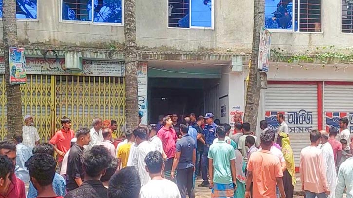 কুমিল্লায় মাদক সংশ্লিষ্টতার অভিযোগে মা ও ছেলে-মেয়েকে পিটিয়ে হত্যা