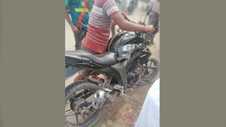 নোয়াখালীতে ট্রাকের ধাক্কায় মোটরসাইকেল আরোহীর মৃত্যু, আহত ১