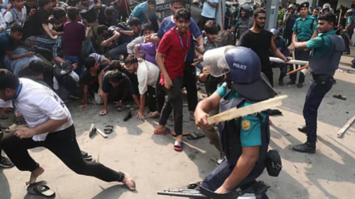 সচিবালয়ে ধাওয়া-পাল্টাধাওয়ায় আহত অর্ধশতাধিক