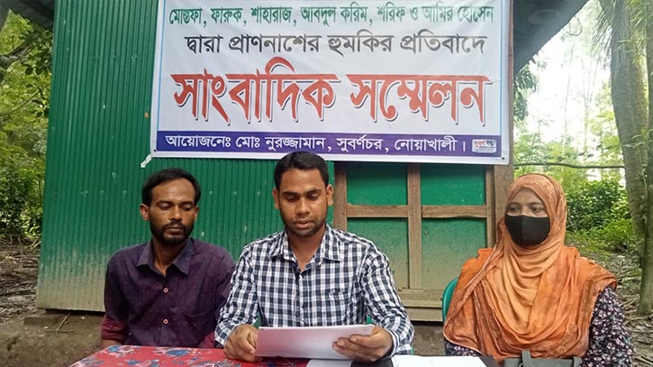 পরকীয়া আড়াল করতে চুরির নাটক স্ত্রীর, মামলা করায় এলাকা ছাড়া স্বামী