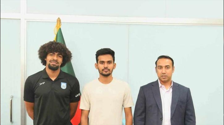 ঘরের কোন মাঠে অভিষেক হচ্ছে হামজার