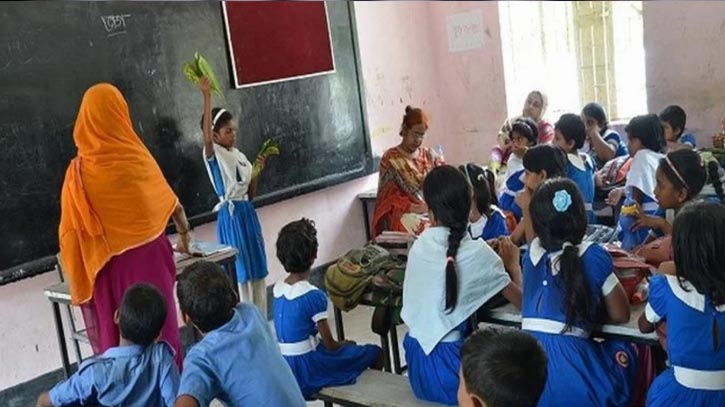 প্রাথমিক শিক্ষকদের ফেসবুক ব্যবহারে অধিদপ্তরের কঠোর নজরদারি প্রাথমিক শিক্ষকদের ফেসবুক ব্যবহারে অধিদপ্তরের কঠোর নজরদারি