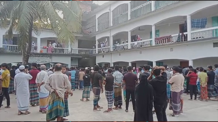 নোয়াখালীতে মাদরাসায় ঘুমন্ত ছাত্রকে গলা কেটে হত্যা  নোয়াখালীতে মাদরাসায় ঘুমন্ত ছাত্রকে গলা কেটে হত্যা
