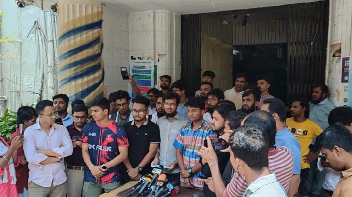 আন্দোলন চালিয়ে যাওয়ার ঘোষণা ঢাকা মেডিকেল শিক্ষার্থীদের আন্দোলন চালিয়ে যাওয়ার ঘোষণা ঢাকা মেডিকেল শিক্ষার্থীদের