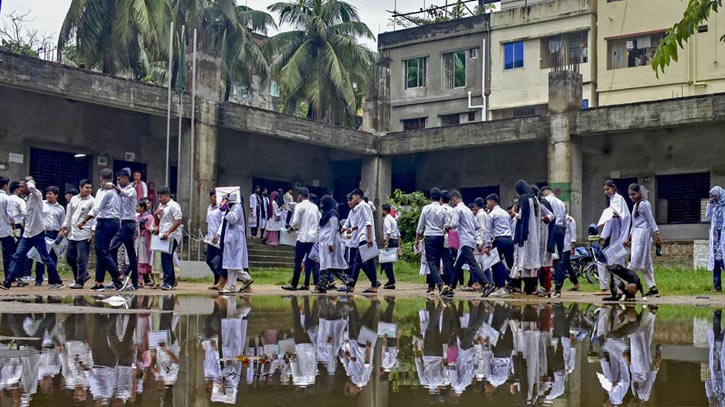 এইচএসসি কেন্দ্রের ২শ গজের মধ্যে জনসাধারণের প্রবেশ নিষেধ এইচএসসি কেন্দ্রের ২শ গজের মধ্যে জনসাধারণের প্রবেশ নিষেধ