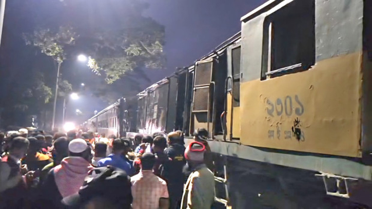 গাজীপুরে ইঞ্জিন বিকল, ঢাকা-ময়মনসিংহ ট্রেন চলাচল বন্ধ