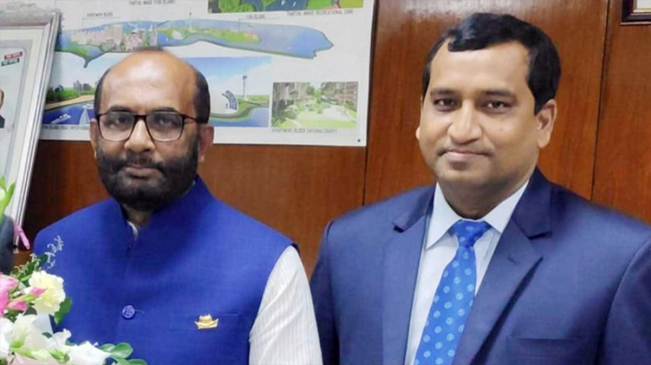 সাবেক মৎস্য ও প্রাণিসম্পদ মন্ত্রীর ভাই ব্যাংক কর্মকর্তা গ্রেফতার