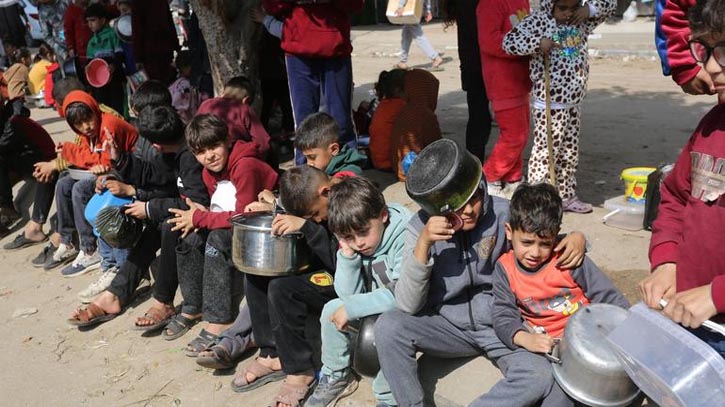 গাজায় অপুষ্টিতে ১২৩ শিশুর মৃত্যু, ইসরায়েলি হামলায় নিহত ৫২