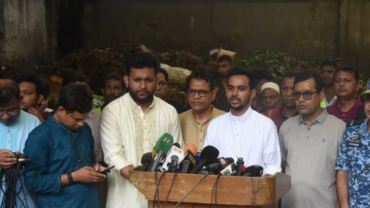 দুই সিটিতেই আজ রাতের মধ্যে বর্জ্য অপসারণ: উপদেষ্টা আসিফ দুই সিটিতেই আজ রাতের মধ্যে বর্জ্য অপসারণ: উপদেষ্টা আসিফ