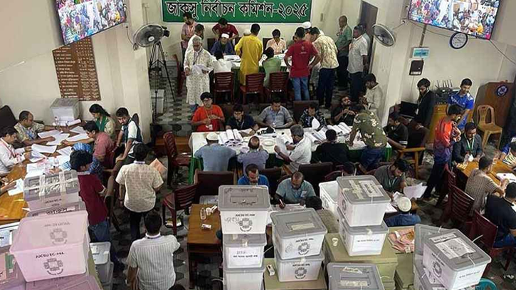 জাকসু নির্বাচনে ১৩ কেন্দ্রের ভোট গণনা শেষ, বাকি ৮ কেন্দ্র অপেক্ষা