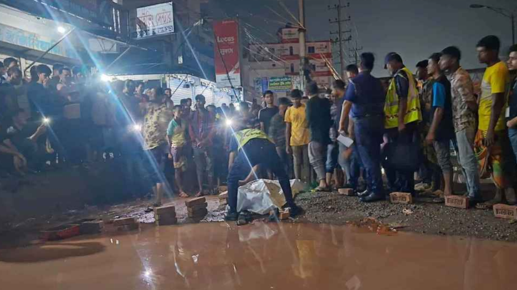 আশুলিয়ায় লরিচাপায় নারী ও শিশুসহ নিহত ৩ আশুলিয়ায় লরিচাপায় নারী ও শিশুসহ নিহত ৩