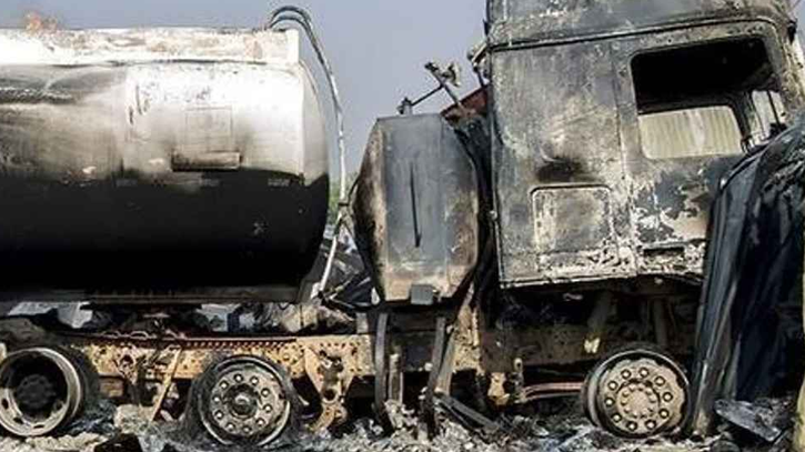নাইজেরিয়ায় জ্বালানি ট্যাঙ্কার বিস্ফোরণে নিহত ৩৮ নাইজেরিয়ায় জ্বালানি ট্যাঙ্কার বিস্ফোরণে নিহত ৩৮