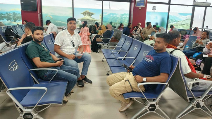 যান্ত্রিক ত্রুটিতে কাঠমান্ডুতে আটকা বিমানের ১২৭ যাত্রী
