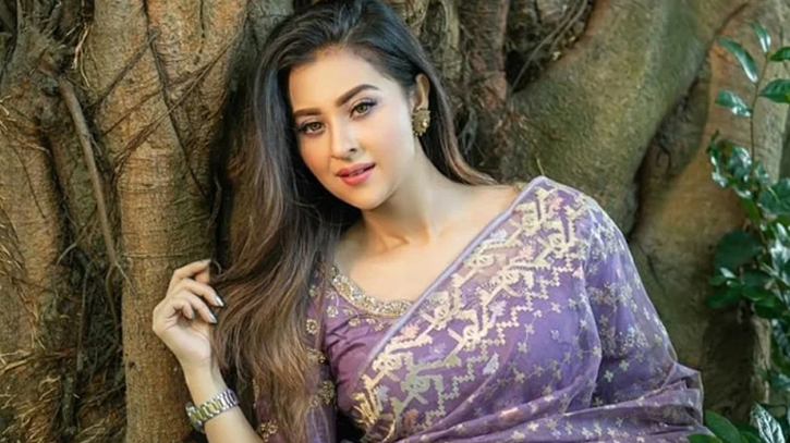 যুক্তরাষ্ট্রে শাকিবের সঙ্গে ছবি নিয়ে অবশেষে মুখ খুললেন বুবলী