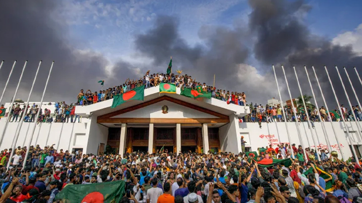 গণঅভ্যুত্থানের বর্ষপূর্তিতে শহীদ মিনারে চলচ্চিত্র প্রদর্শনী-কনসার্ট