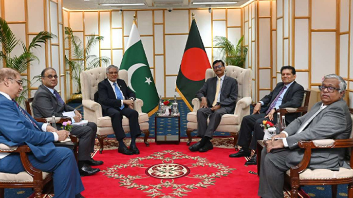 ঢাকা-পাকিস্তান পররাষ্ট্রমন্ত্রী পর্যায়ের বৈঠকে এক চুক্তি ও ৫ সমঝোতা সই