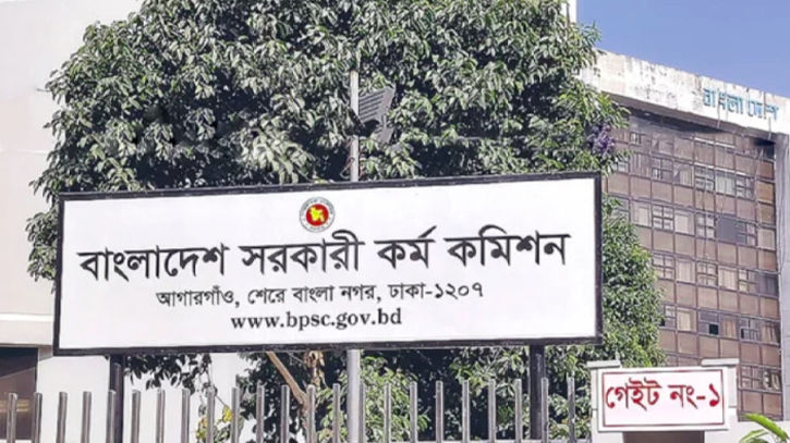 পিএসসি নিয়োগ পরীক্ষার প্রশ্নফাঁস চক্রের হোতা গ্রেফতার