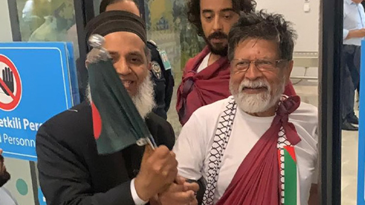 দেশে ফিরলেন শহিদুল আলম