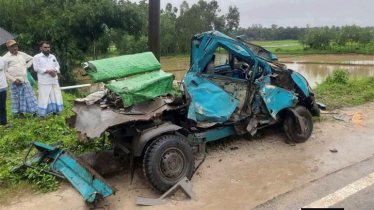 Four killed as bus collides with passenger van in Chakaria Four killed as bus collides with passenger van in Chakaria