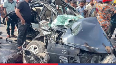 Four killed as bus hits car in Munshiganj