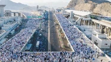 Pilgrims arrive in Mina: main Hajj rituals begin