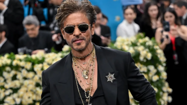 Shah Rukh`s new `king` look sparks buzz