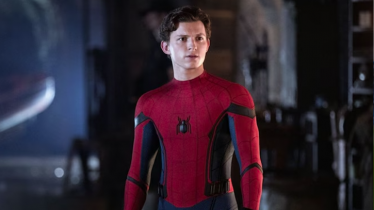 Spider-Man swings to record $ 72 million opening day