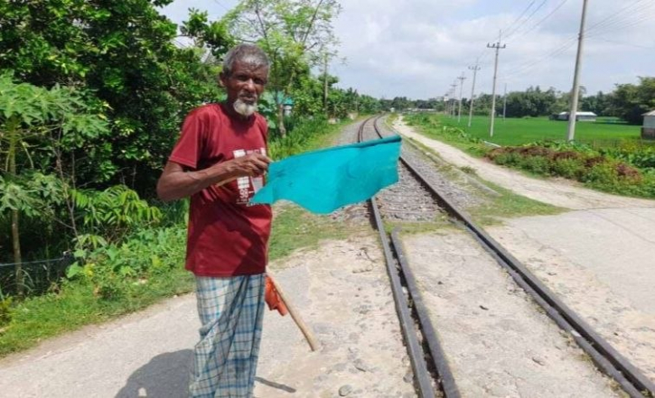 Belal Hossain: 27 years as an unpaid railway gatekeeper
