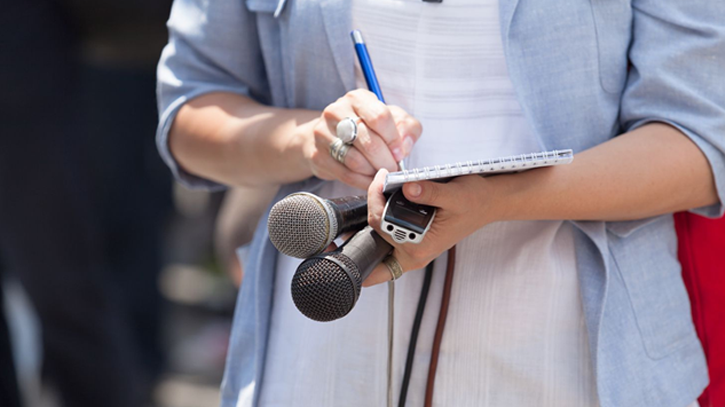 6 surprising benefits of dating a Journalist