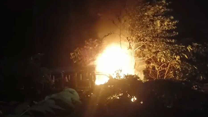 কেরানীগঞ্জ থানার ডাম্পিংয়ে আগুন