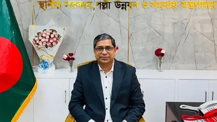 এলজিইডিতে প্রতিমন্ত্রীর ঝটিকা সফর: ৯টা বাজতেই গেট বন্ধ, অনুপস্থিত ৩২%