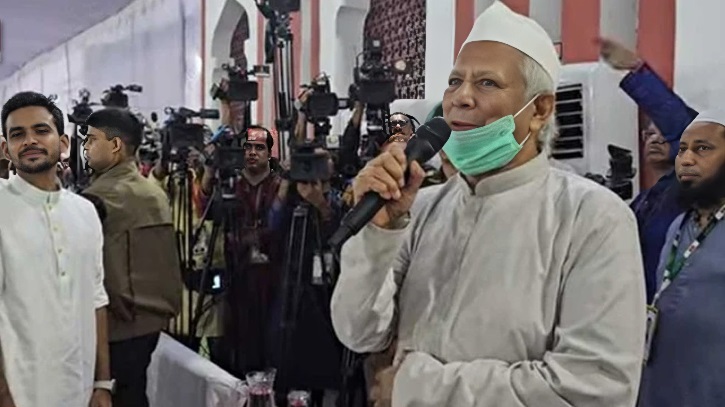 ঈদগাহে দেশের মঙ্গল কামনায় প্রধান উপদেষ্টা ঈদগাহে দেশের মঙ্গল কামনায় প্রধান উপদেষ্টা