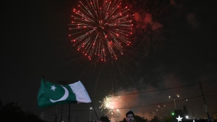 করাচিতে স্বাধীনতা দিবসে গুলিবর্ষণে নিহত ৩, আহত ৬৪