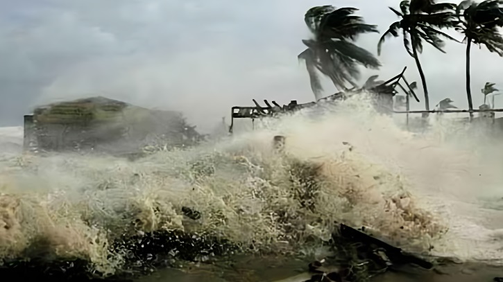 শক্তিশালী হয়ে উত্তরমুখী ঘূর্ণিঝড় ‘ডিটওয়াহ’, ৪ বন্দরে সতর্কতা