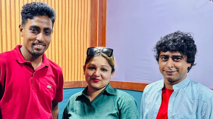 মুরাদ নূরের সুরে খালেদা জিয়াকে নিয়ে গাইলেন দিঠি আনোয়ার মুরাদ নূরের সুরে খালেদা জিয়াকে নিয়ে গাইলেন দিঠি আনোয়ার