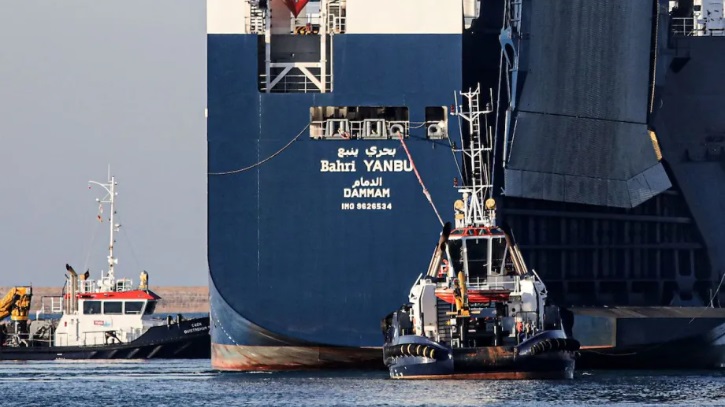 গোপনে ইসরায়েলের জন্য অস্ত্র বহনে সৌদি জাহাজ