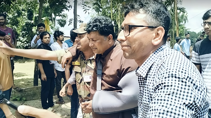 আবার রণক্ষেত্র চবি, সহ-উপাচার্যসহ আহত দেড় শতাধিক আবার রণক্ষেত্র চবি, সহ-উপাচার্যসহ আহত দেড় শতাধিক