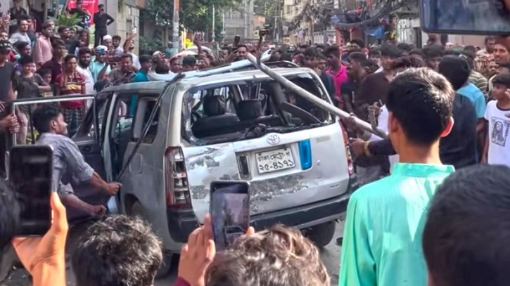 উত্তরায় বেপরোয়া গাড়িচাপায় পথচারী নিহত; গণপিটুনিতে আহত চালক উত্তরায় বেপরোয়া গাড়িচাপায় পথচারী নিহত; গণপিটুনিতে আহত চালক